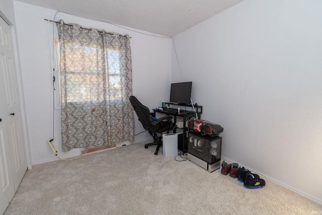 2734 Arrowhead Drive, South Bend, IN 46628