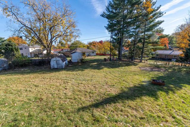 2734 Arrowhead Drive, South Bend, IN 46628