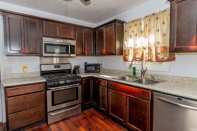 2734 Arrowhead Drive, South Bend, IN 46628