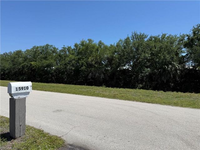 15910 LAKE CANDLEWOOD DR, Fort Myers, FL 33907