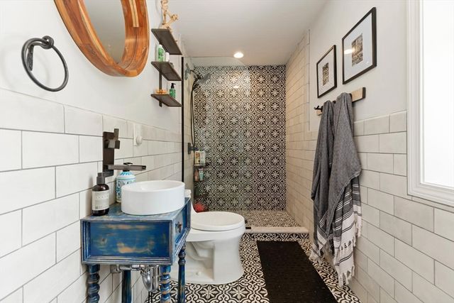 635 Adams St, Milton, MA 02186