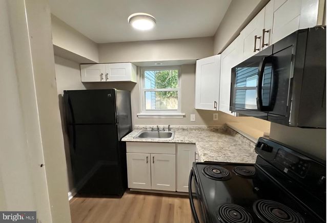 574 W LOCH LOMOND DR, Sicklerville, NJ 08081