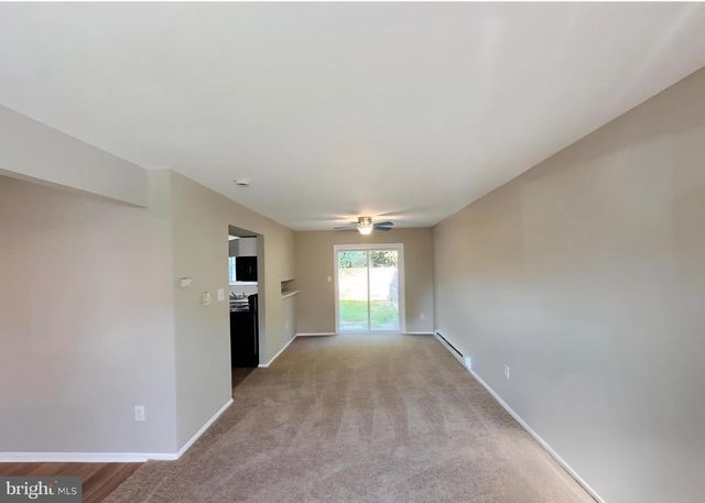 574 W LOCH LOMOND DR, Sicklerville, NJ 08081