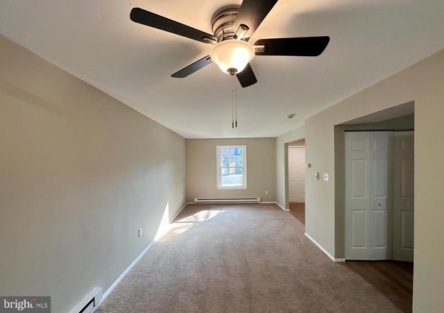 574 W LOCH LOMOND DR, Sicklerville, NJ 08081