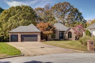 2173 South Pin Oak Drive, Springfield, MO 65809