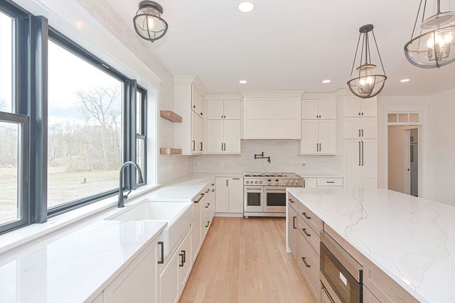 11 Ledge Hill Ln, Rehoboth, MA 02769
