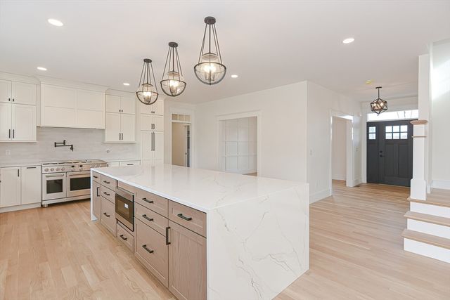 11 Ledge Hill Ln, Rehoboth, MA 02769