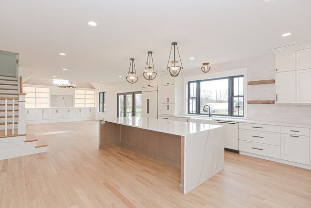 11 Ledge Hill Ln, Rehoboth, MA 02769