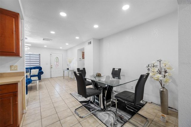 7607 W HANNA AVENUE, Tampa, FL 33615