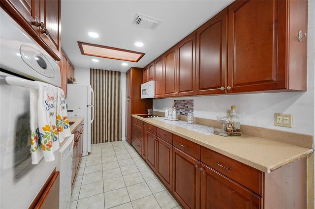 7607 W HANNA AVENUE, Tampa, FL 33615