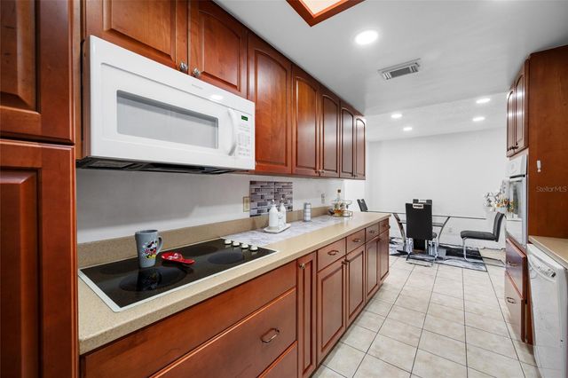 7607 W HANNA AVENUE, Tampa, FL 33615