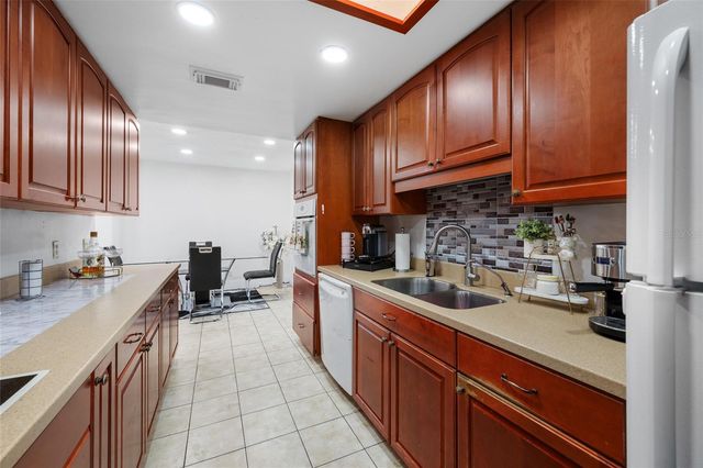 7607 W HANNA AVENUE, Tampa, FL 33615