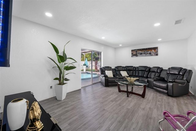 7607 W HANNA AVENUE, Tampa, FL 33615