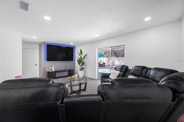 7607 W HANNA AVENUE, Tampa, FL 33615