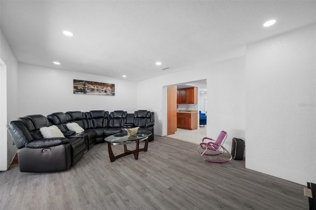 7607 W HANNA AVENUE, Tampa, FL 33615