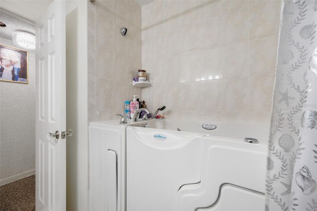 7607 W HANNA AVENUE, Tampa, FL 33615