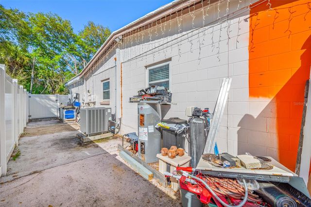 7607 W HANNA AVENUE, Tampa, FL 33615