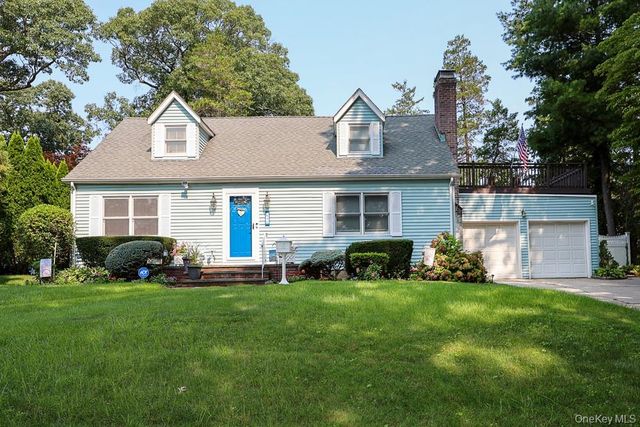40 Plymouth Drive S, Glen Head, NY 11545