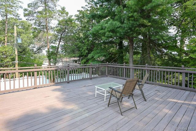 40 Plymouth Drive S, Glen Head, NY 11545