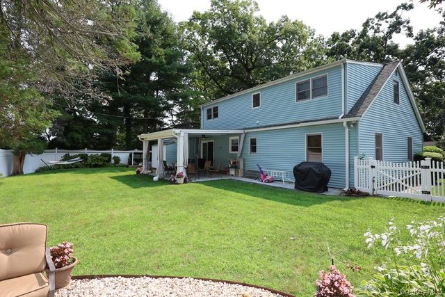 40 Plymouth Drive S, Glen Head, NY 11545