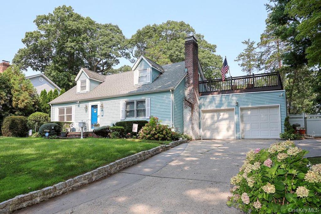 40 Plymouth Drive S, Glen Head, NY 11545