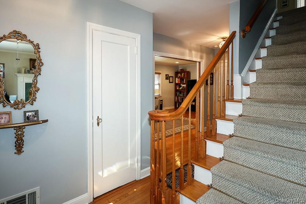 40 Plymouth Drive S, Glen Head, NY 11545 — photo 4