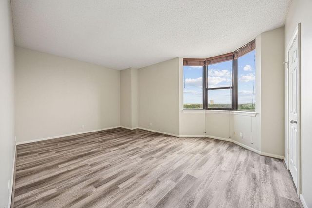 651 Bering Drive 1405, Houston, TX 77057