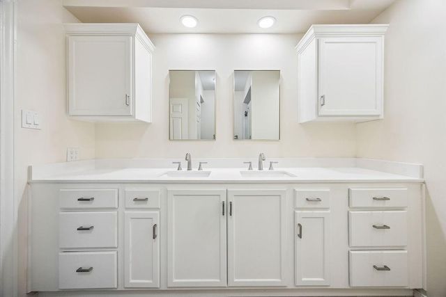 651 Bering Drive 1405, Houston, TX 77057