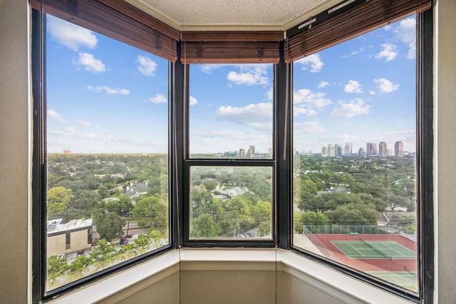 651 Bering Drive 1405, Houston, TX 77057