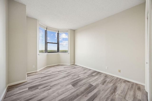 651 Bering Drive 1405, Houston, TX 77057