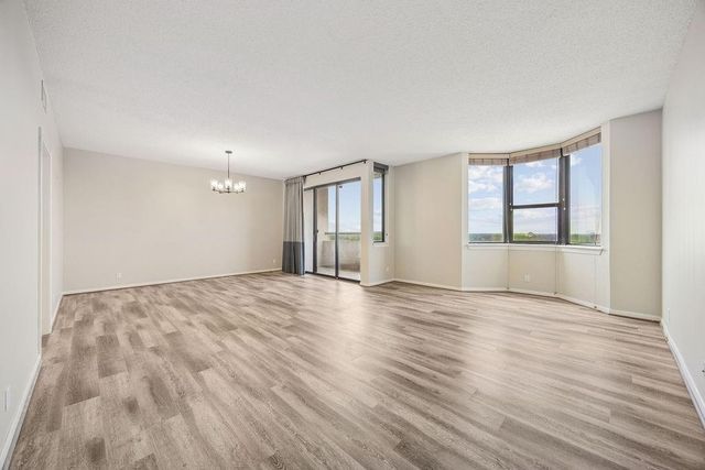 651 Bering Drive 1405, Houston, TX 77057