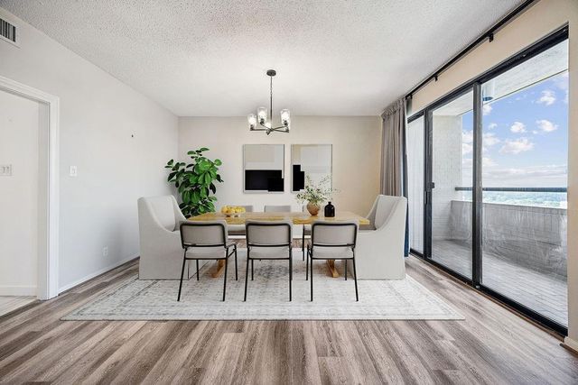 651 Bering Drive 1405, Houston, TX 77057