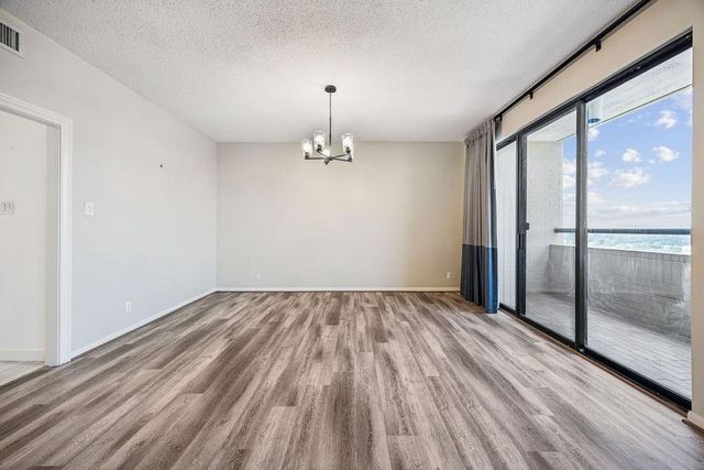 651 Bering Drive 1405, Houston, TX 77057