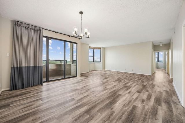 651 Bering Drive 1405, Houston, TX 77057