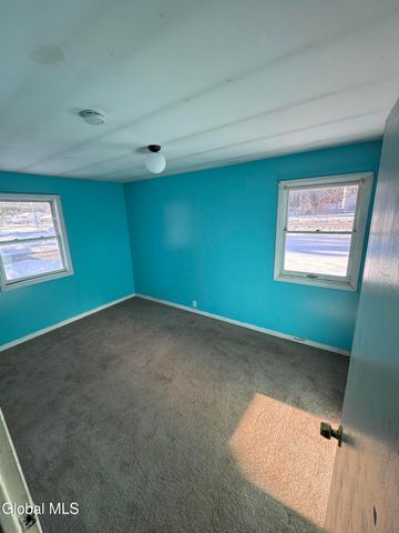 2940 W Lydius Street, Guilderland, NY 12303