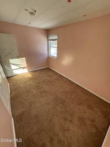 2940 W Lydius Street, Guilderland, NY 12303