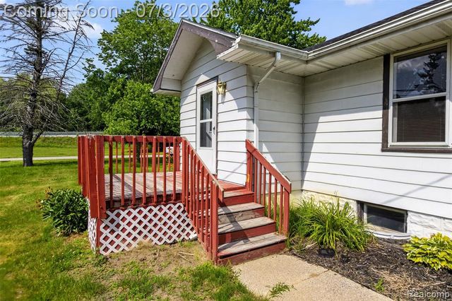 4322 Baker Road, Bridgeport, MI 48722