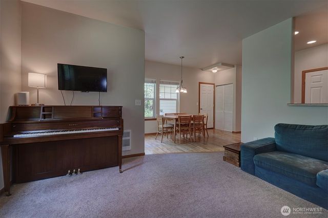 10648 NE Kingston Meadow Circle, Kingston, WA 98346