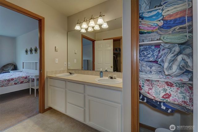 10648 NE Kingston Meadow Circle, Kingston, WA 98346