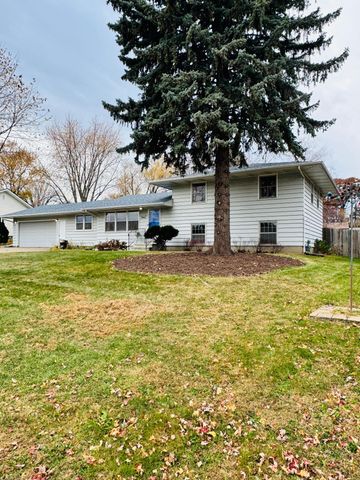 7447 Cloman Way, Inver Grove Heights, MN 55076