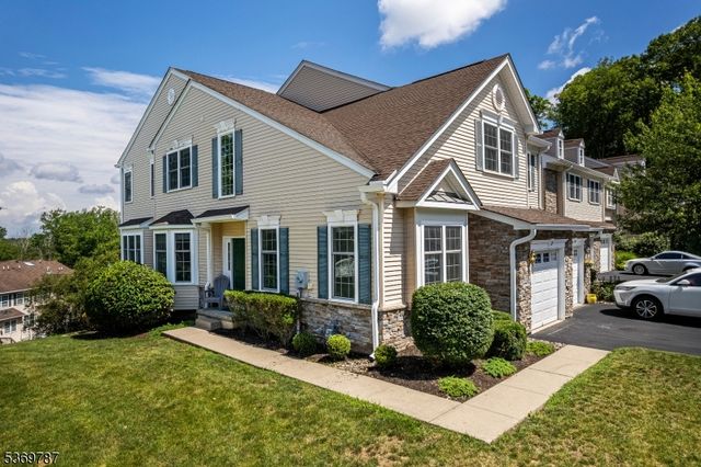 13 Tutbury Ct, Mount Olive Twp., NJ 07828