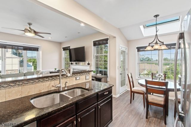 13 Tutbury Ct, Mount Olive Twp., NJ 07828