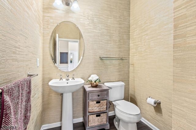 13 Tutbury Ct, Mount Olive Twp., NJ 07828