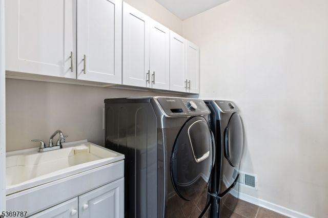 13 Tutbury Ct, Mount Olive Twp., NJ 07828