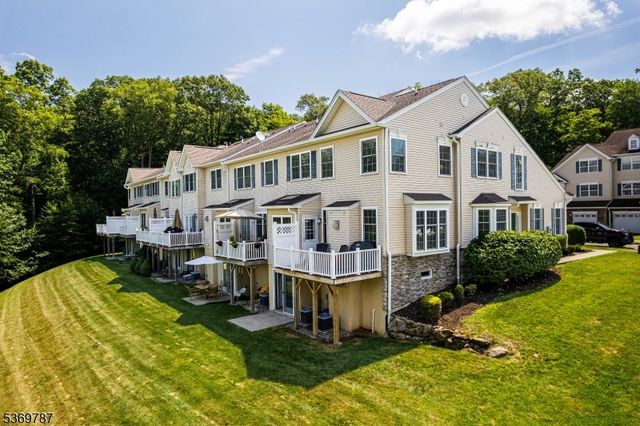 13 Tutbury Ct, Mount Olive Twp., NJ 07828