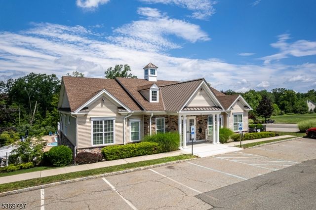 13 Tutbury Ct, Mount Olive Twp., NJ 07828