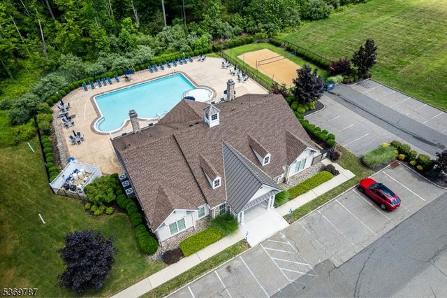 13 Tutbury Ct, Mount Olive Twp., NJ 07828