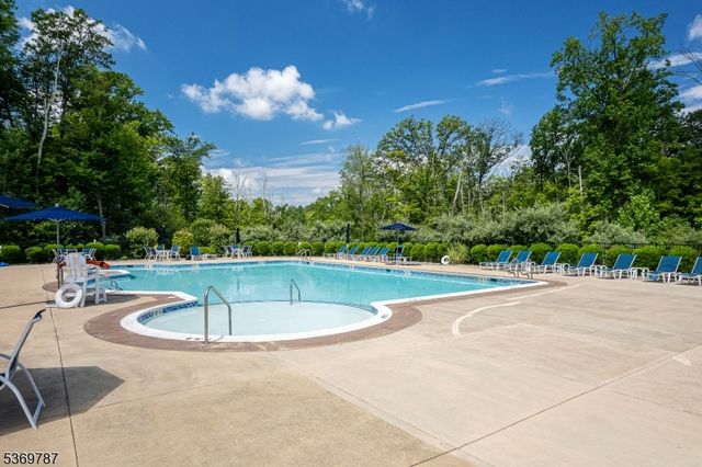 13 Tutbury Ct, Mount Olive Twp., NJ 07828