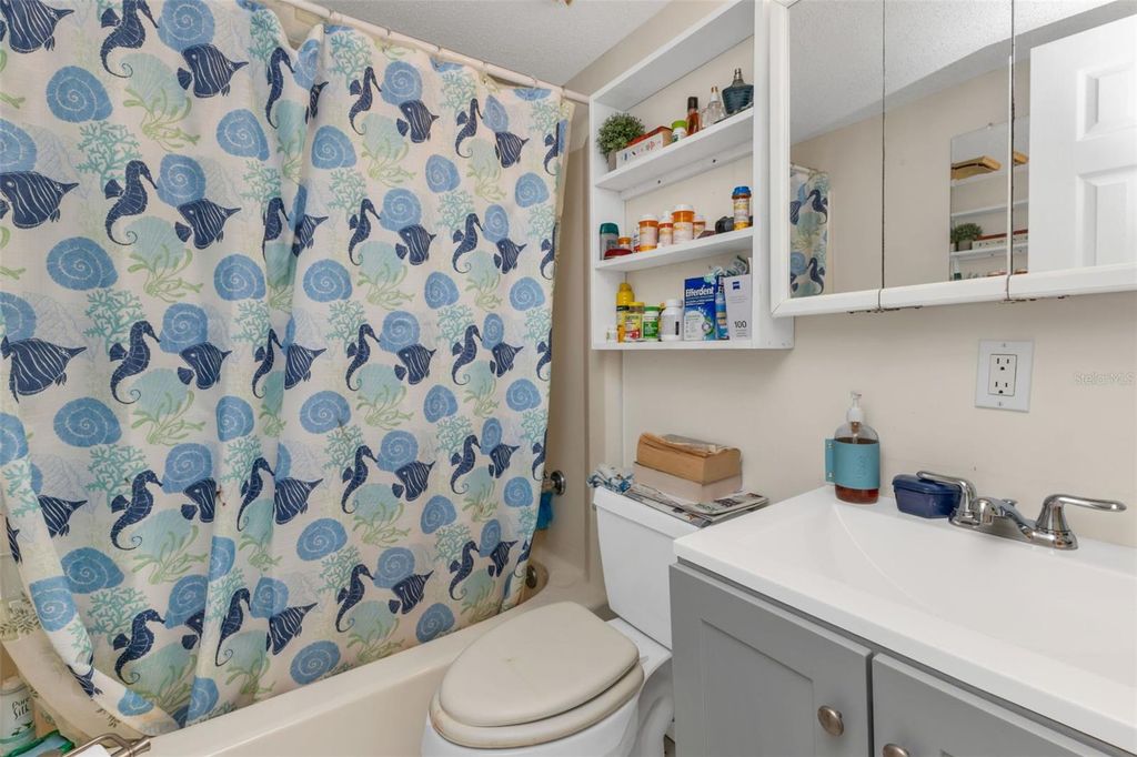 Image 10 of property listing at 4158 TAMIAMI TRAIL F5, Port Charlotte, FL 33952