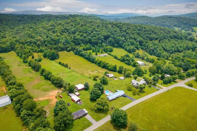 1653 Lester Flatt Road, Sparta, TN 38583